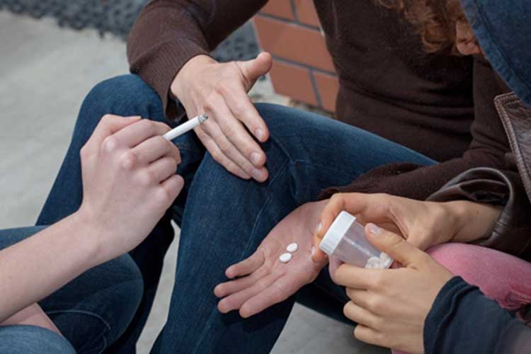 نقش ارتباطات خانوادگی سالم در پیشگیری از رفتارهای پرخطر