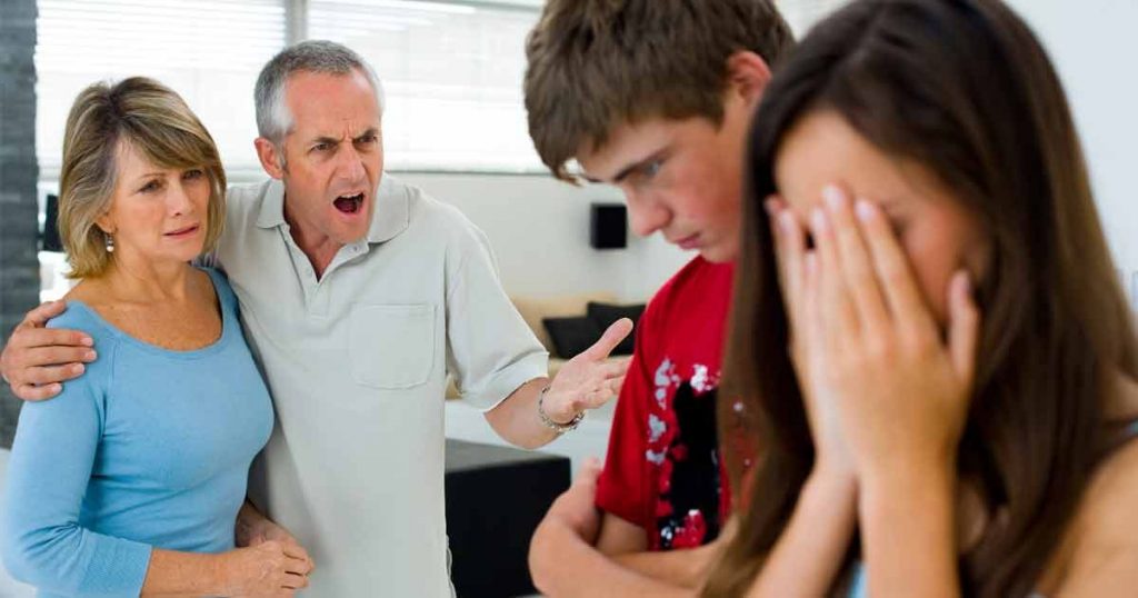 تأثیر ارتباطات خانوادگی بر اعتماد به نفس نوجوانان